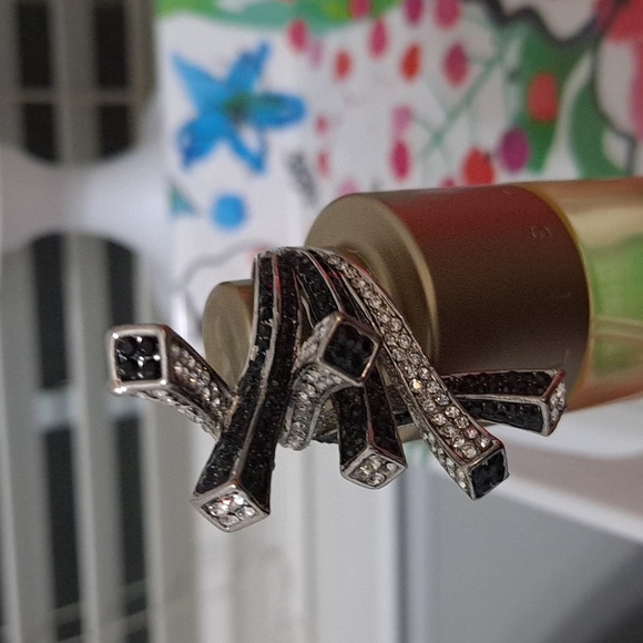 Unique and elegant ring - Picture 4 of 4